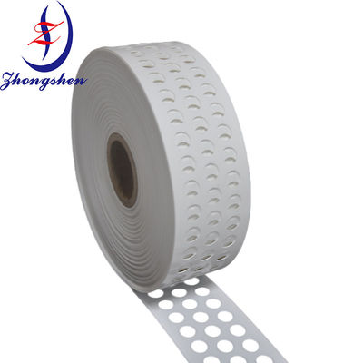 Buen precio Cinturón de recolección de huevos de material PP perforado para jaulas de aves de corral de capas en línea